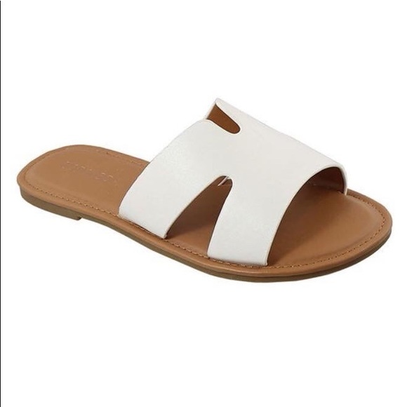 White sandals - Picture 2 of 3